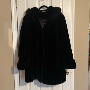 Jones New York Women’s Faux fur black hooded coat jacket 1x Like new